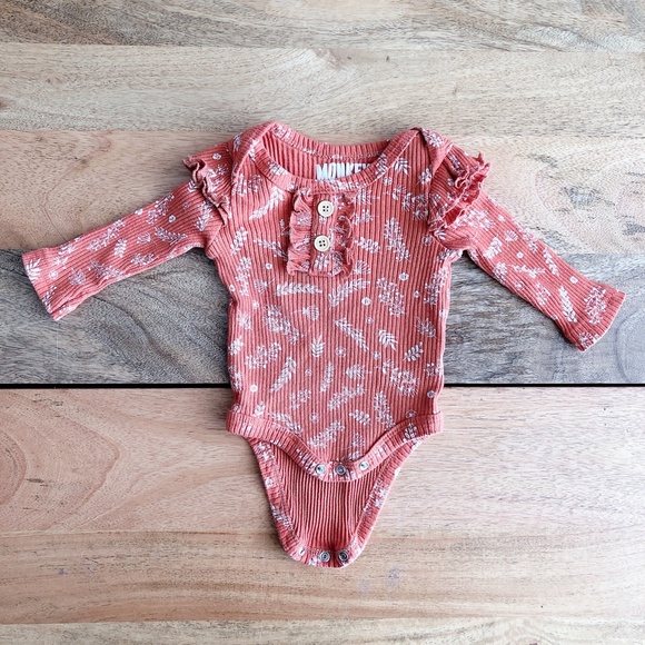 🧸 SALE! (5/$15, 8/$22, 12/$30) Monkey bars bodysuit 0-3m floral baby onesie - Picture 1 of 4